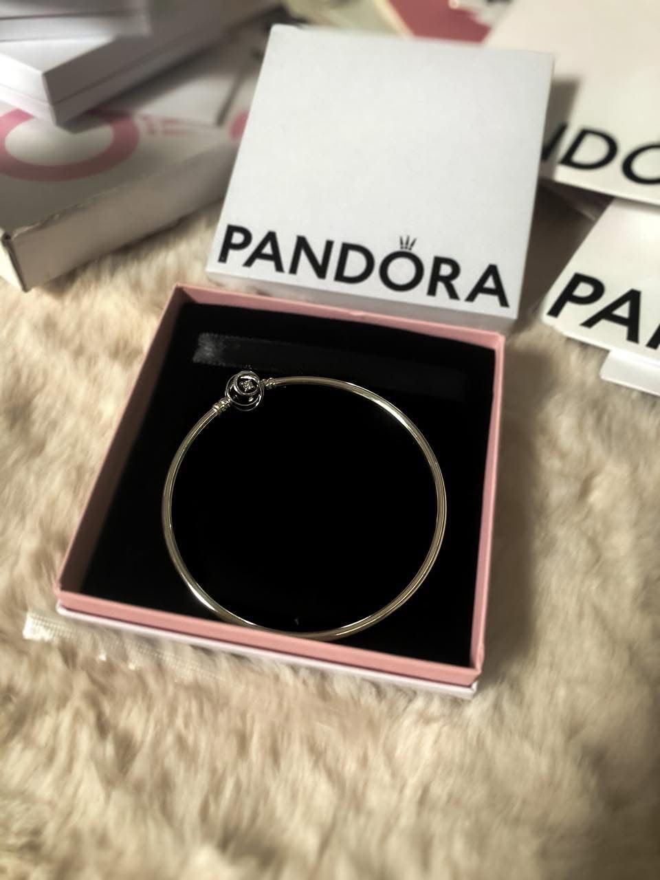 Brazalete Rígido Pandora Moments - Cierre de Rosa con Brillante