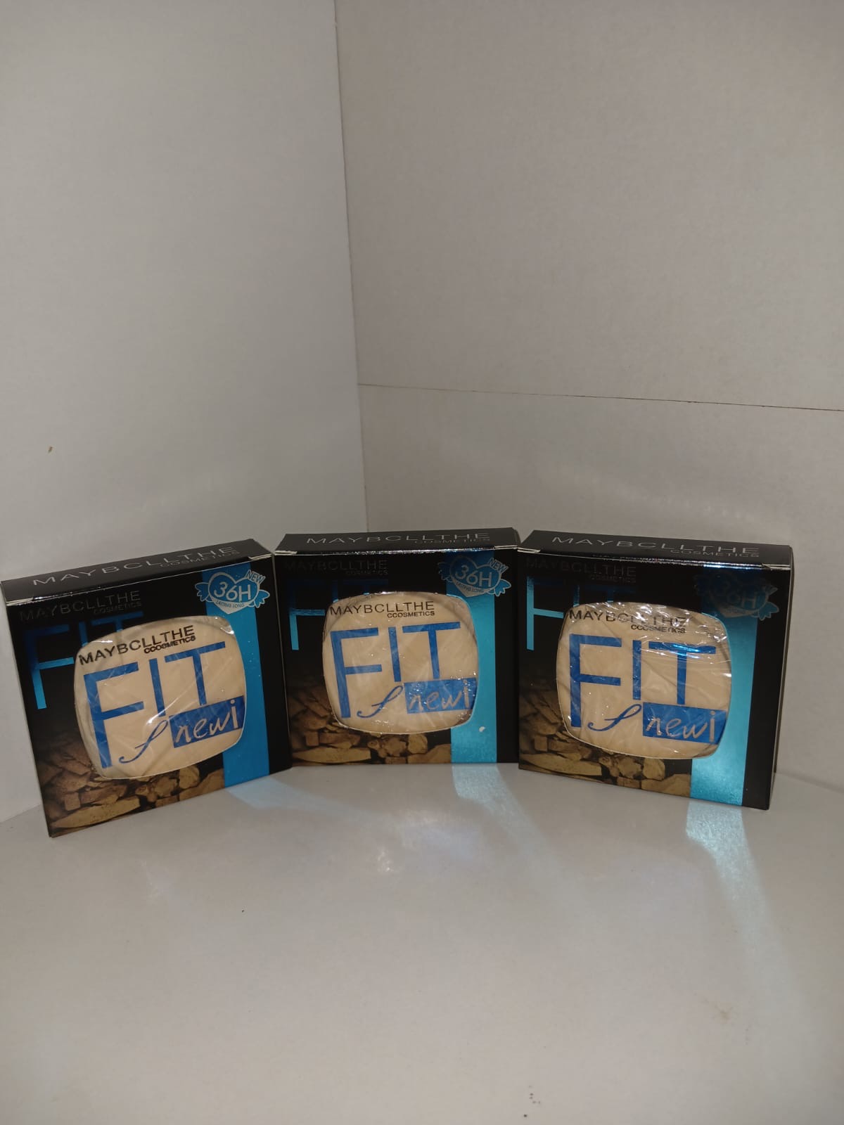 Set Polvo compacto y base de maquillaje 