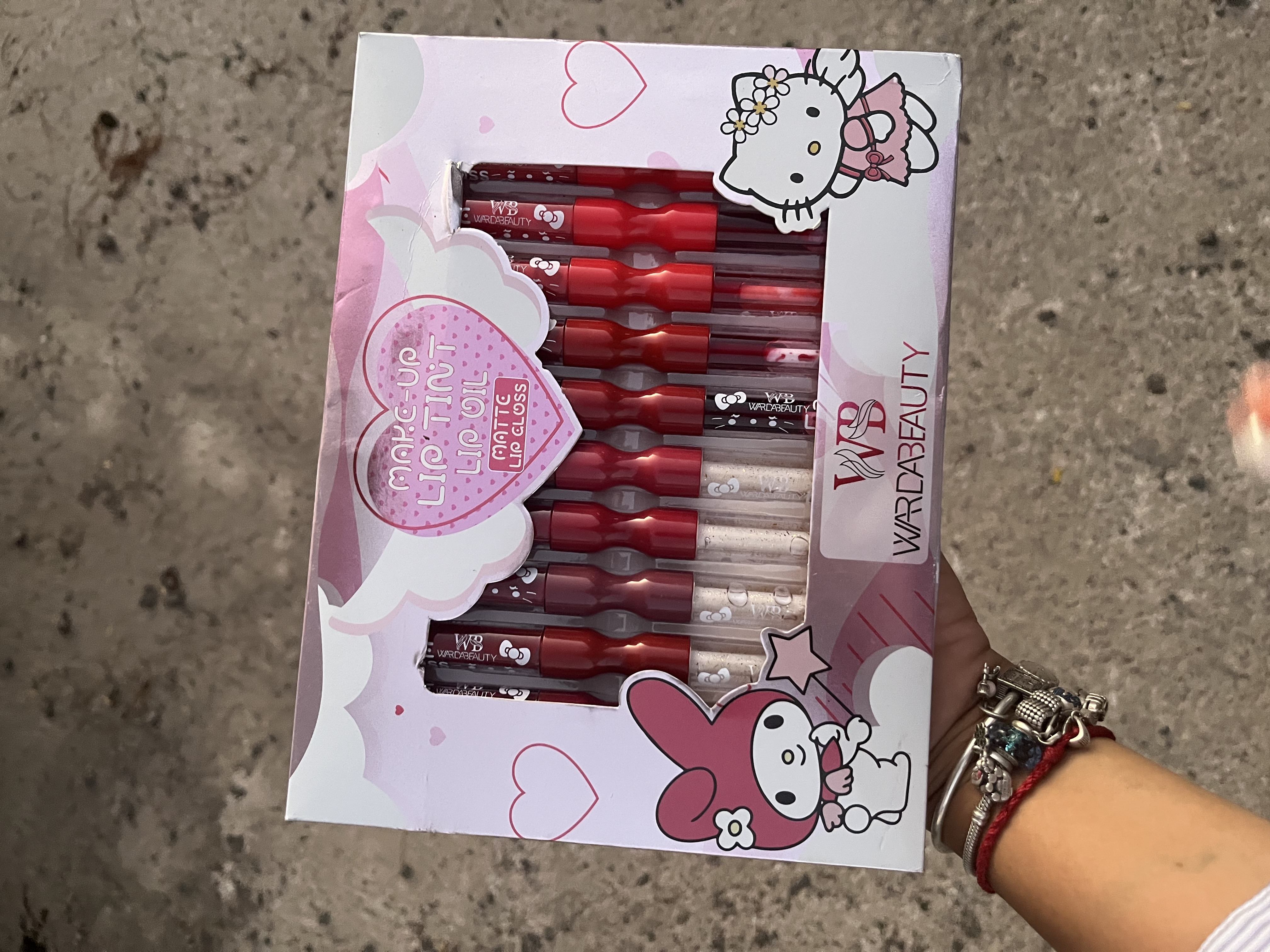 Labial Matte y gloss Hellokity