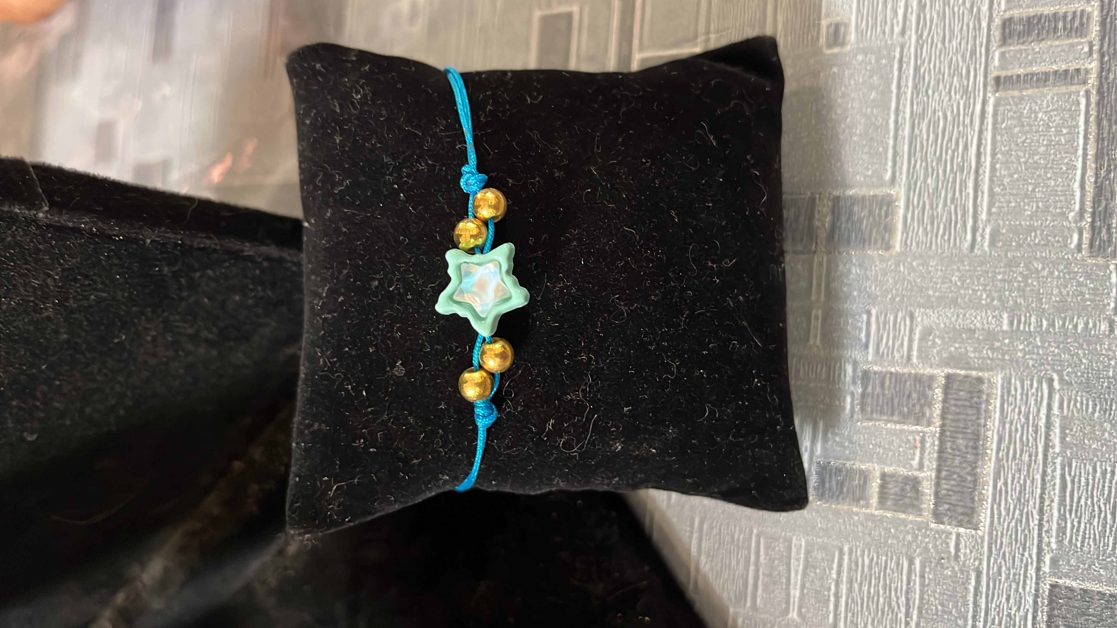 Pulsera de hilo y estrella 
