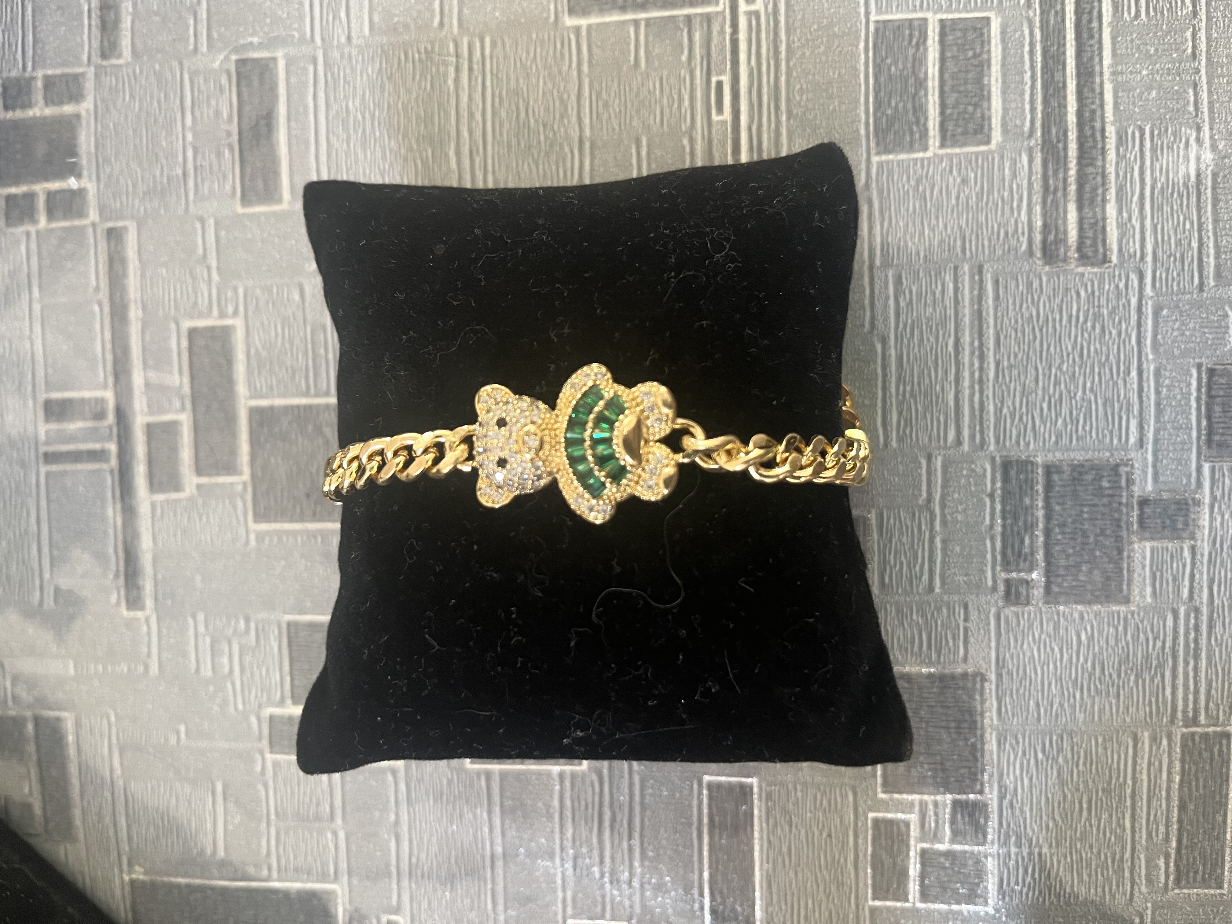 Pulsera oso chapado en oro 18k 